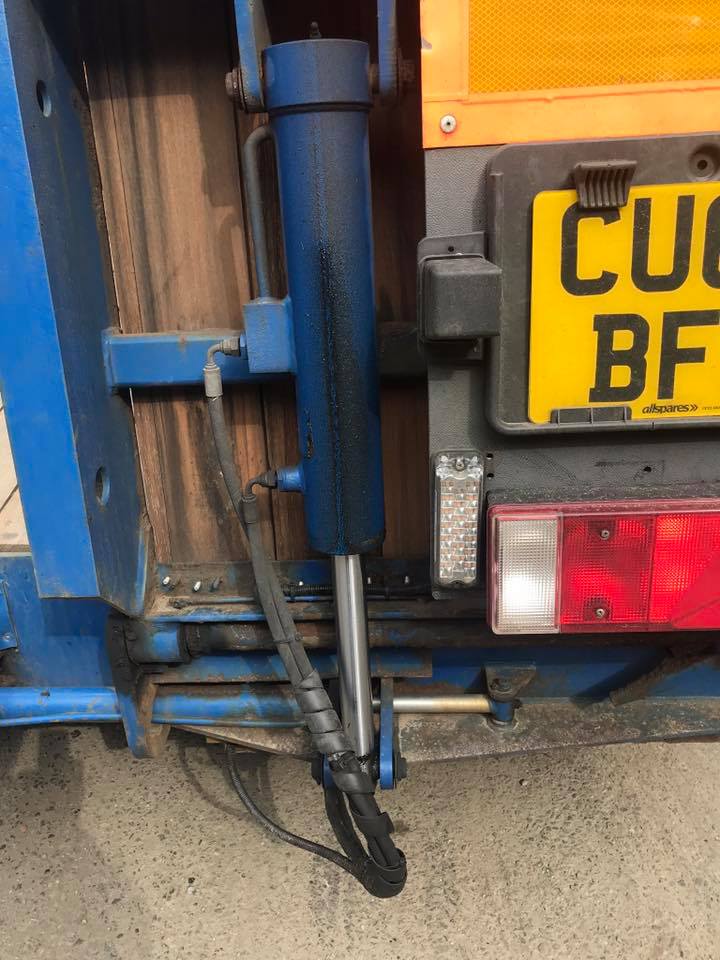 Hydraulic ram repairs